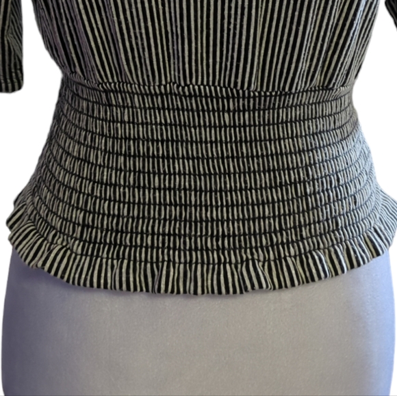 Pie in the sky crop top with line white/black - Picture 3 of 5